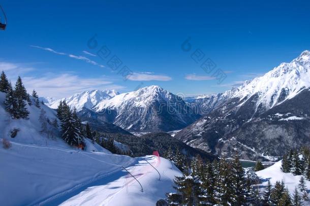 阿尔卑斯山的滑雪求助