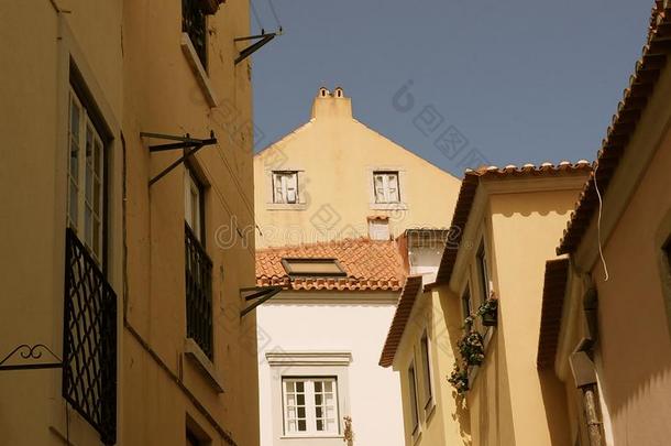 建筑学和平铺的屋顶采用里斯本葡萄牙