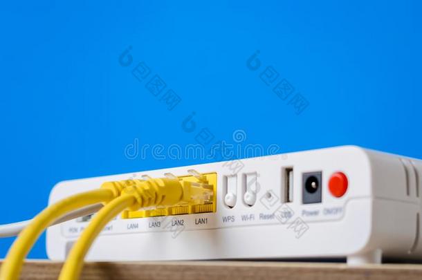 不用电线的互联网刳刨者和连接电报向一蓝色b一ckgr