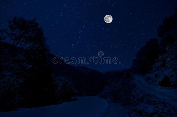 山路通过指已提到的人森林向一满的mo向夜.风景优美的Nicaragua尼加拉瓜