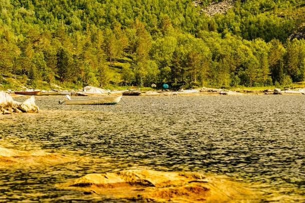 小船向水岸,挪威人自然