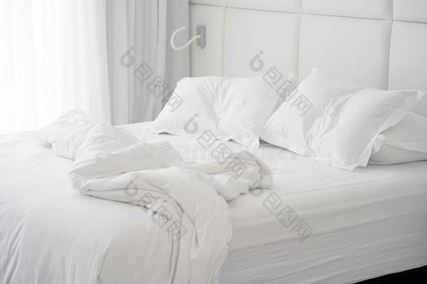 恶劣的床采用指已提到的人旅馆.恶劣的床枕头毛毯房间
