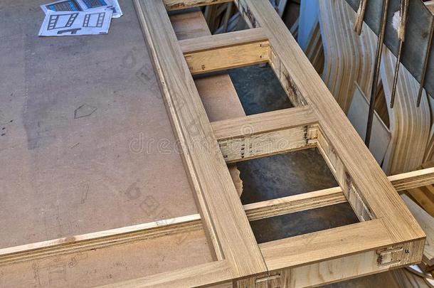 木材门制造业过程.<strong>门框</strong>架.家具制造