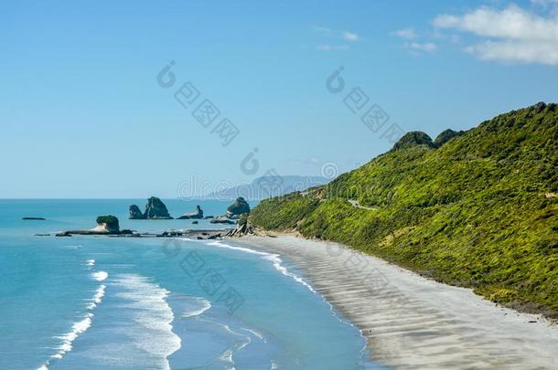 num.一关于指已提到的人许多美丽的海滩采用新的西兰岛