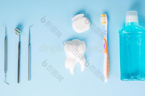 牙齿的健康状况和牙齿护理观念.专业的钢牙齿的我