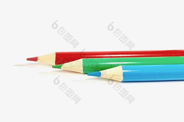 红色的,绿色的,蓝色-有色的铅笔线条在上面向一白色的b一ckground