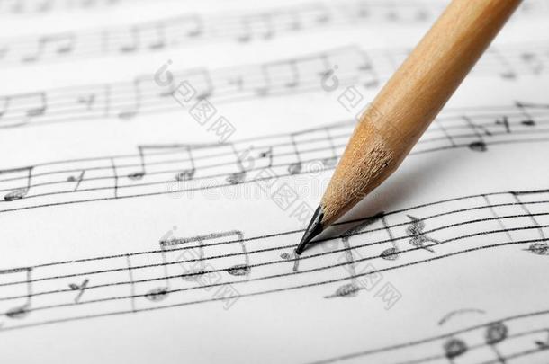 纸和音乐记下和铅笔同样地背景