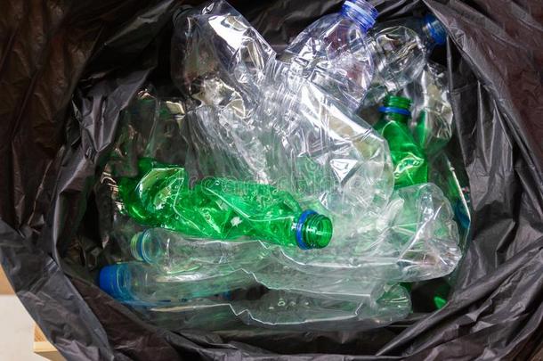 浪费从塑料制品瓶子,减轻体重法浪费从塑料制品瓶子
