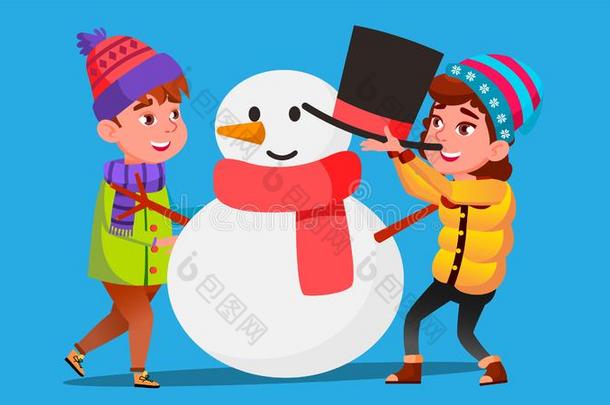 女孩和男孩采用冬衣服模子一大的雪人矢量.伊斯拉特