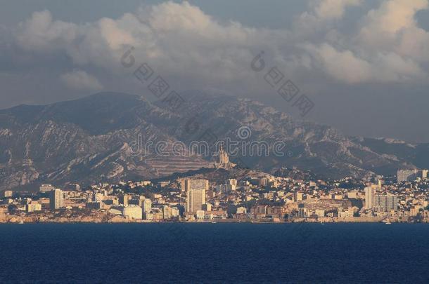 城市向海海岸和山.马赛,法国