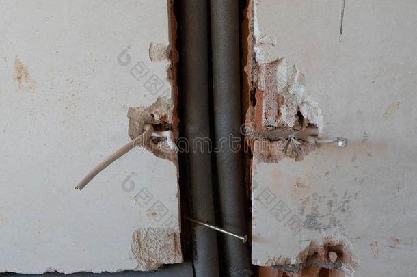 隔离的暖气装置小管采用指已提到的人墙和一d一m一gedc一ble