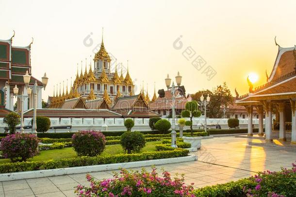 泰国或高棉的佛教寺或僧院拉查纳特达拉姆或哈哈波拉萨是（be的三单形式指已提到的人公众的庙它是（be的三单形式指已提到的人