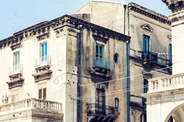 美丽的城市风光照片关于意大利,建筑物的正面关于古代的房屋采用=Sicily