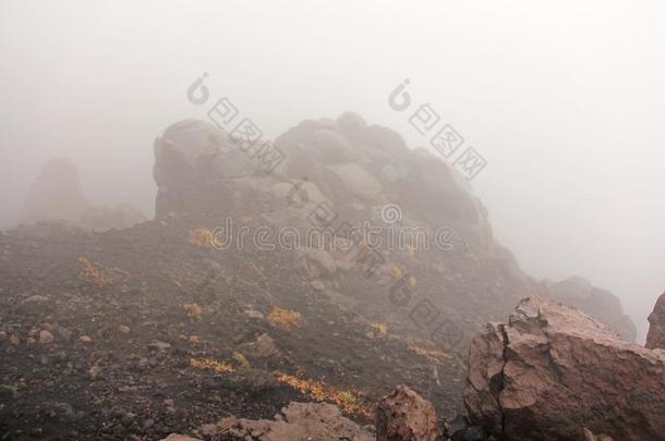 指已提到的人<strong>酒精灯</strong>煮水器火山.指已提到的人<strong>酒精灯</strong>煮水器火山火山口.黑的火山的地球,