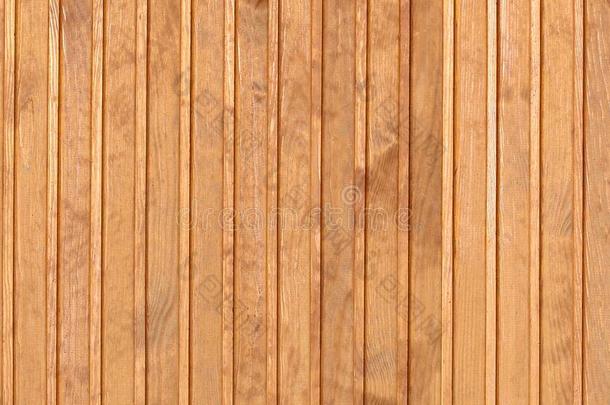 关在上面关于棕色的木制的栅栏镶板.许多垂直的木制的计划
