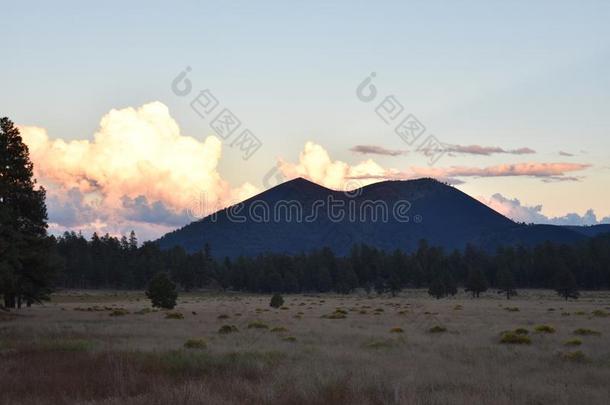 <strong>飞机导航</strong>装置公园和日落火山