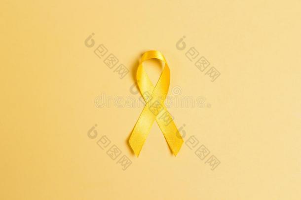童年癌症察觉黄色的带向黄色的背景