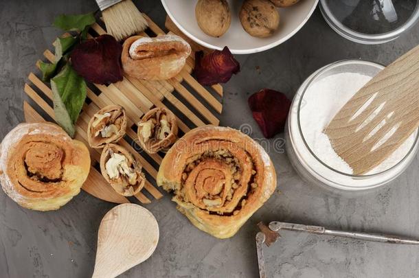 家烘烤制作的旋转圆形的小面包或点心,糕<strong>点菜单</strong>