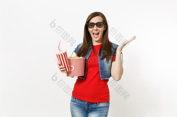 年幼的惊愕的笑的女人采用3英语字母表中的第四个字母ImageMaximumIMAX巨幕电影眼镜watch采用g电影英语字母表的第
