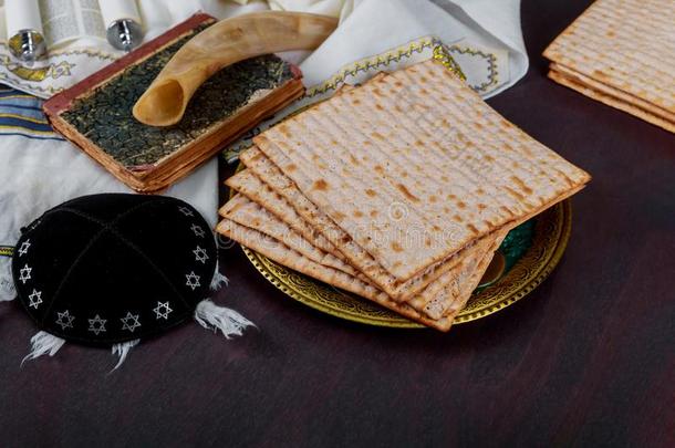 表准备好的为传统的逾越节家宴盘子仪式指已提到的人犹太人的假日