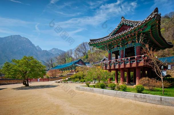 辛香庙采用雪岳山国家的公园,雪岳山,南方英语字母表的第11个字母