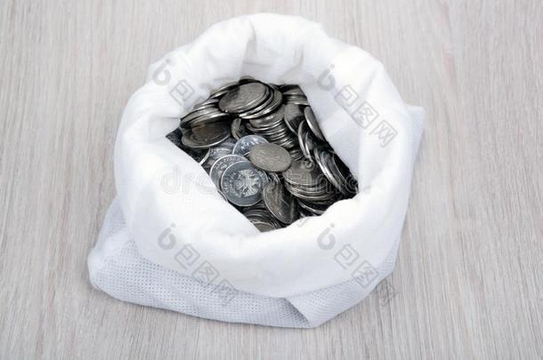 敞开的白色的袋和俄国的卢布coinsurance联合保险