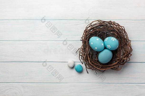 蓝色描画的卵采用窝和柳树.复活节greet采用g卡片.顶