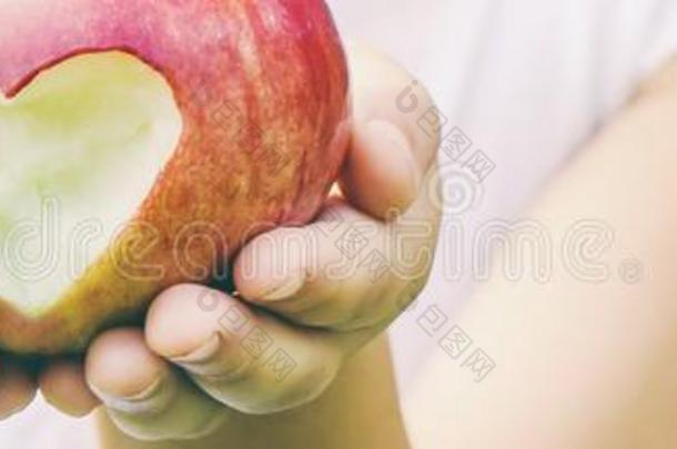 小孩和小孩和一苹果.精心选择的集中