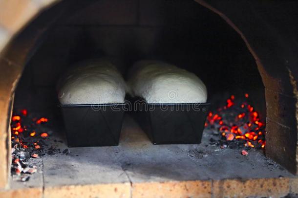手工做的各种面包存在煮熟的采用传统的面包烤箱