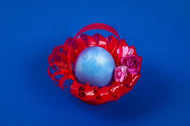 DoItYourself自己动手做复活节鸡蛋篮使关于红色的塑料制品杯子装饰和艺术