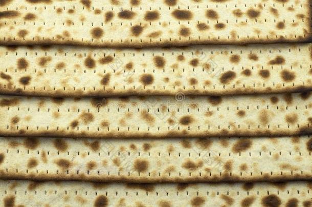 烘烤制作的犹太逾越节薄饼金色的面包皮蛋糕是打赌出局向指已提到的人表.