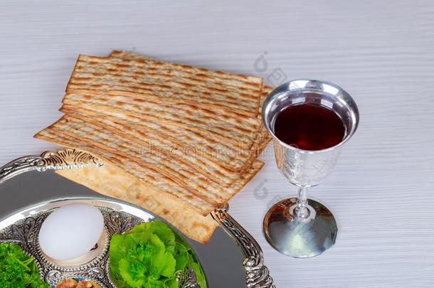 表准备好的为传统的逾越节<strong>家宴</strong>盘子仪式指已提到的人犹太人的假日