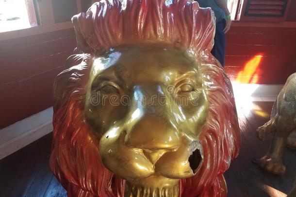 狮子动物<strong>雕像</strong>和面容描画的金和洞采用面容