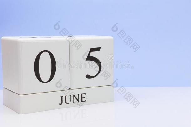 六月05SaoTomePrincipe圣多美和普林西比.一天5关于月,<strong>每日</strong>的日历向白色的表和关于