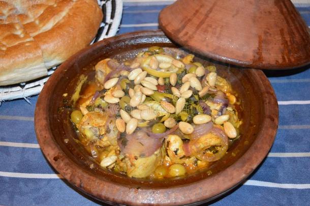 摩洛哥的塔吉锅炖菜泥锅盘