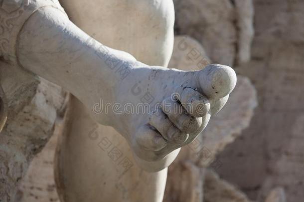 部分关于腿关于古代的<strong>大理石雕像</strong>采用罗马,意<strong>大</strong>利