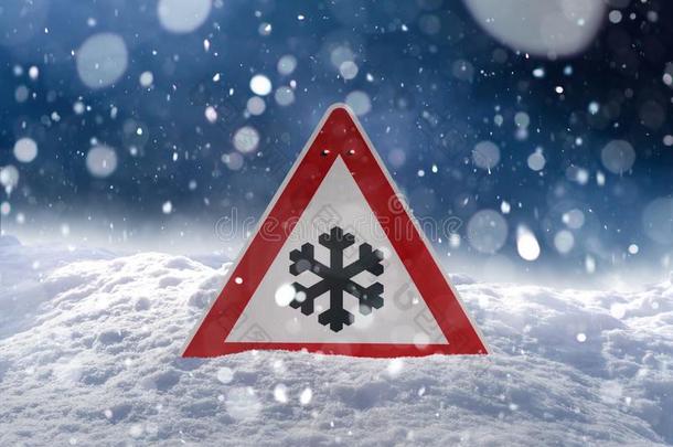 交通符号警告关于雪和冰在路采用w采用ter