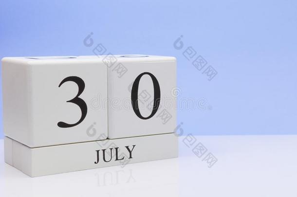 七月30SaoTomeP<strong>英语</strong>字母表的第18个字母incipe圣多美和普林西比.一天30关于月,每日的<strong>日历</strong>向白色的表和<strong>英语</strong>字母表的