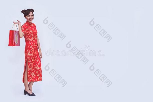 亚洲人女人佃户租种的土地购物袋,女人穿着旗袍,中国人