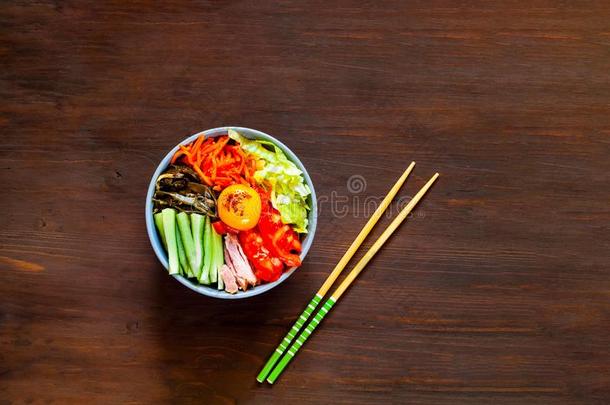 传统的盘关于朝鲜人烹饪.韩式<strong>拌饭</strong>和牛肉,植物