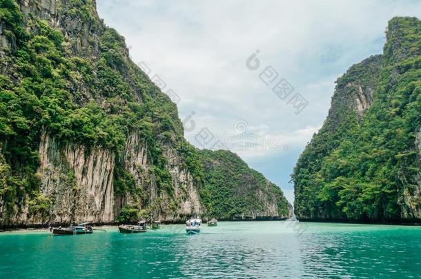 美丽的自然关于甲米岛采用泰国.污水池.绿色的warmair热空气