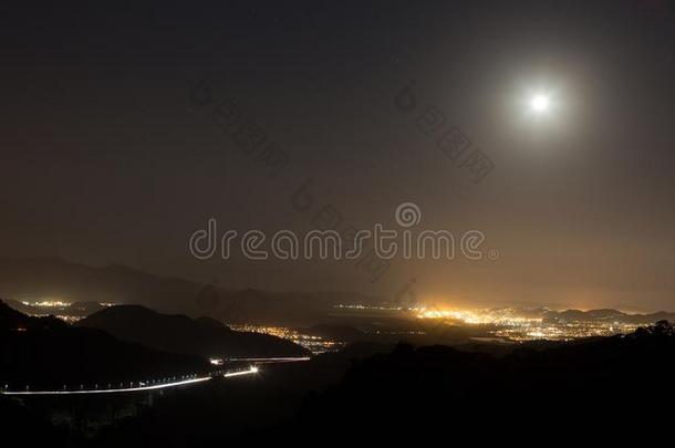 夜空气的看法关于指已提到的人城市关于指已提到的人下方的桑托斯咖啡