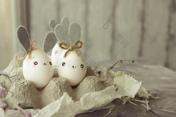 复活节装饰为家,手工做的使工作,漂亮的蛋壳兔子