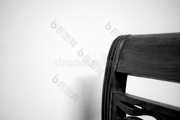 黑的和白色的照片关于进餐椅子.