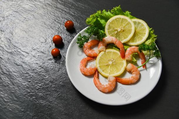 沙拉海产食品盘子虾对虾洋美食家新鲜的蔬菜