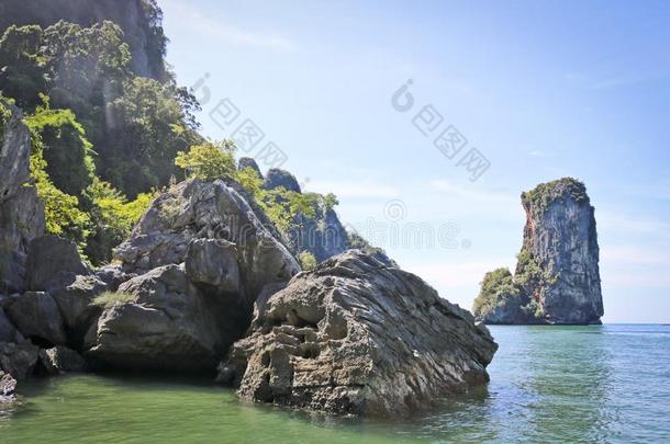 美丽的<strong>热带</strong>的<strong>海岸</strong>关于泰国忽视指已提到的人多岩石的岸