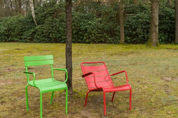 绿色的和红色的<strong>坐椅子</strong>st和ing紧接在后的向彼此向绿色的generallyrecognizedassafe一般安全