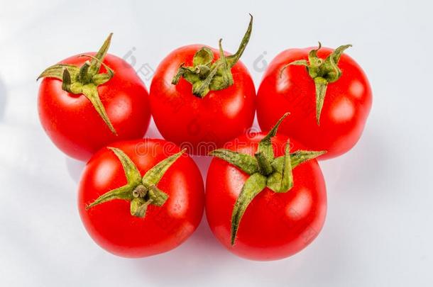 num.<strong>五美</strong>味的成熟的番茄和绿色的燕尾服采用指已提到的人同一的水平