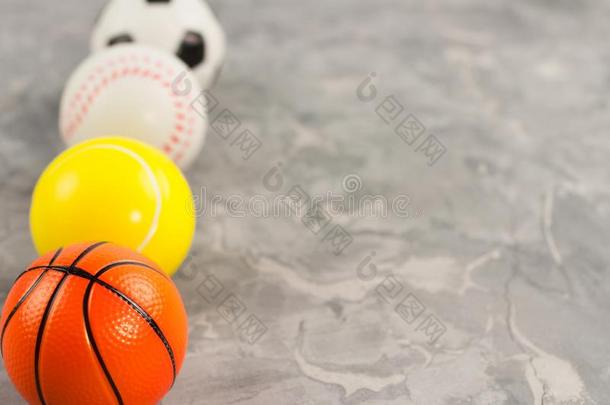 行关于num.四新的s关于t橡胶篮球和棒球和网球一