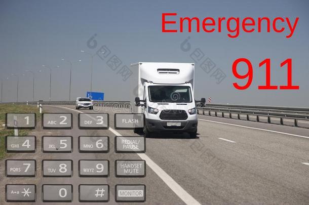 紧急情况呼唤使用在旁边电话.观念汽车意外遭遇和紧急情况